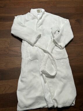 Pottery Barn White Waffle Knit Robe with Belt